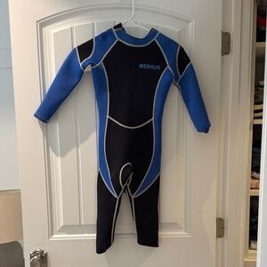 Ireenuo size 6 kids wetsuit